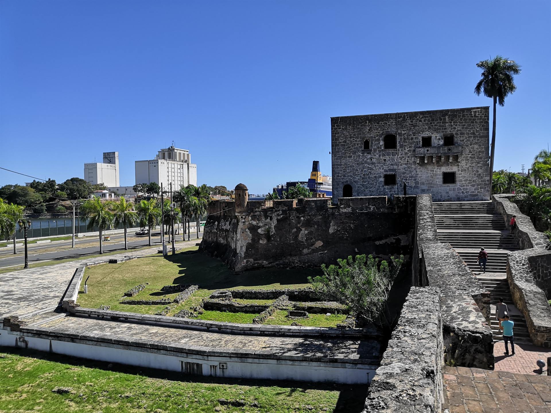Hermosura de la plaza - Plaza de la Hispanidad, Santo Domingo